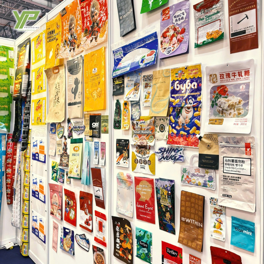 nhieu-bao-bi-day-mau-sac-cung-duoc-trung-bay