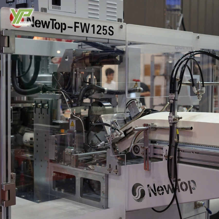 rat-nhieu-may-moc-duoc-trung-bay