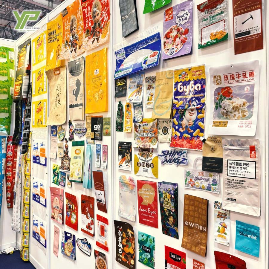 nhieu-bao-bi-day-mau-sac-cung-duoc-trung-bay