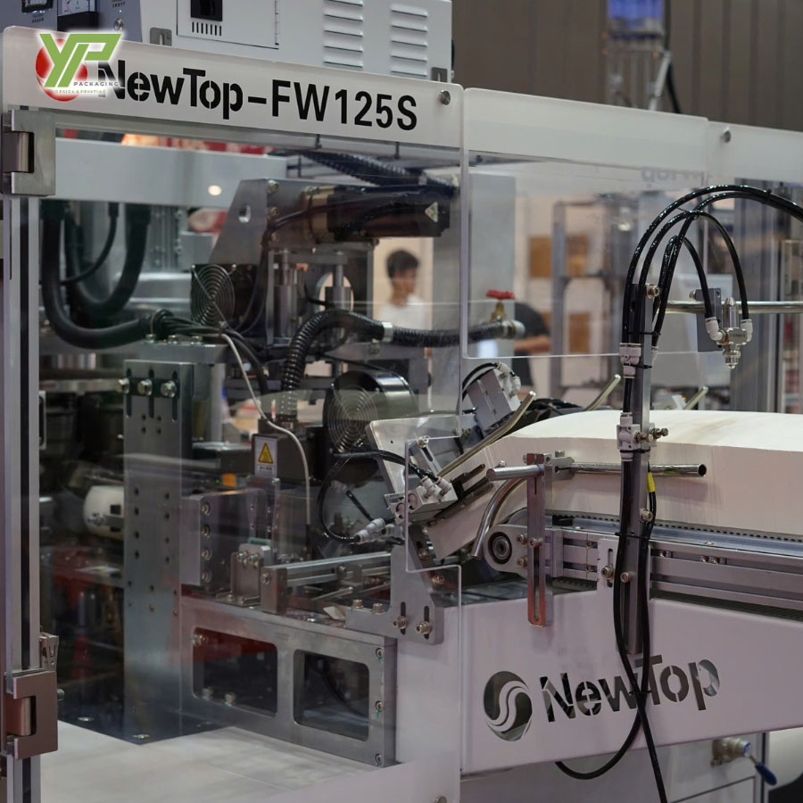 rat-nhieu-may-moc-duoc-trung-bay