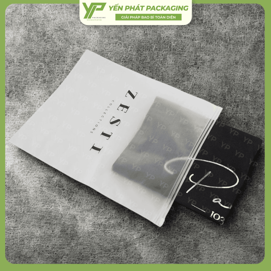 Các shop thời trang online rất ưa chuộng túi zip lụa mờ