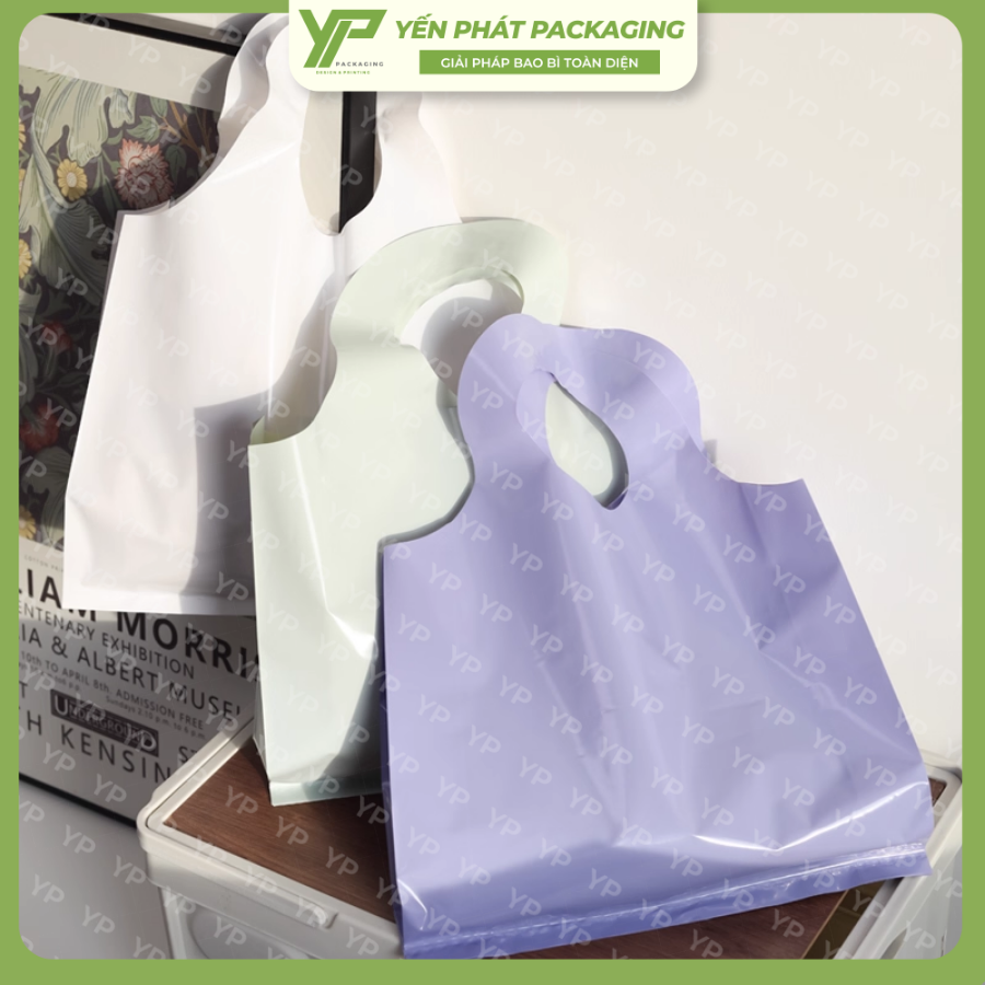 tui-xoai-quai-tron-duoc-cac-shop-thoi-trang-san-don-dip-le-cuoi-nam