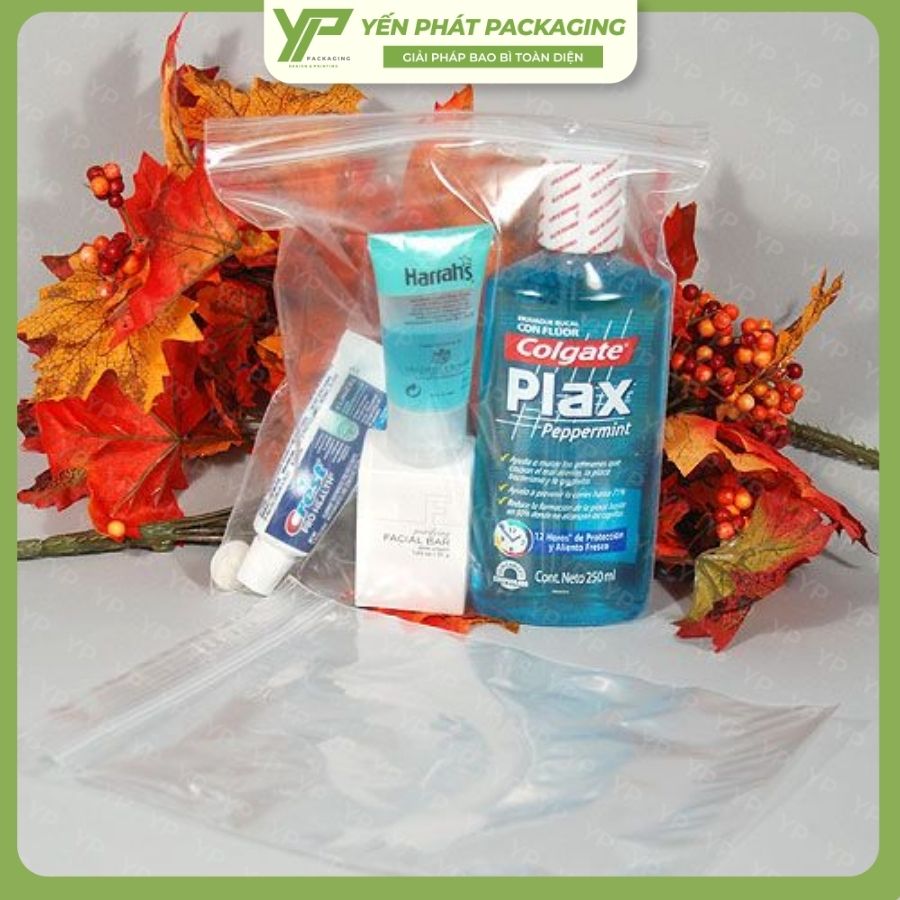 Dùng túi zip chỉ trắng để phân loại vật dụng khi đi du lịch