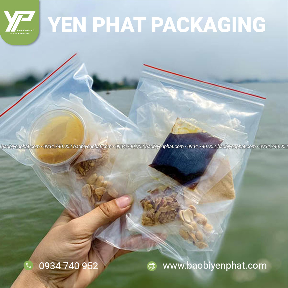 Túi zip chỉ đỏ đựng bánh tráng.